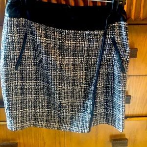 B/W faux wrap mini skirt